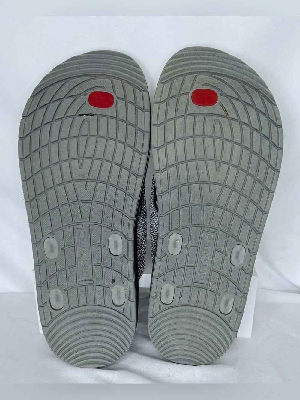 Hey Dude Men's Gray Textured Strap Flip Flops